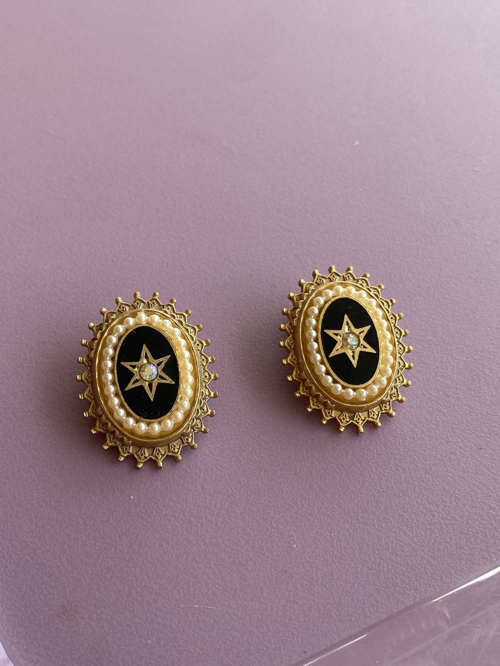 Gold and Black Star Oval Pearl Accent Women's clip on Earrings